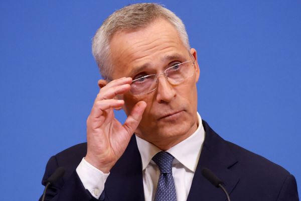 НАТО призвали «уйти в отставку» после увольнения Столтенберга