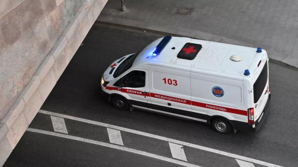В Петербурге задержали африканца, забросавшего скорую бутылками